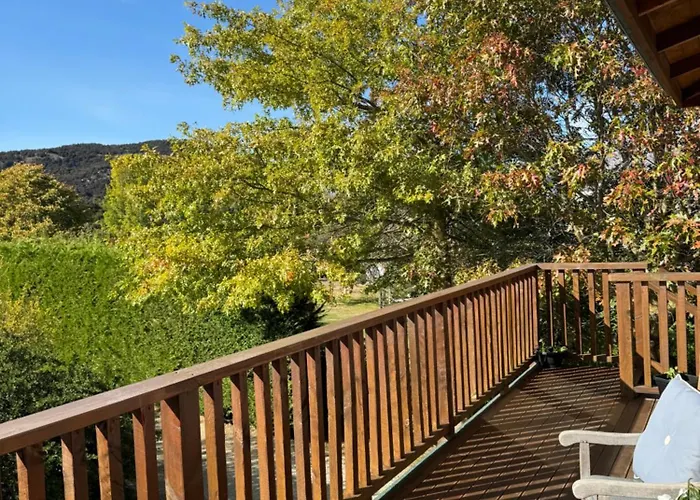 Black Peak View Apartment