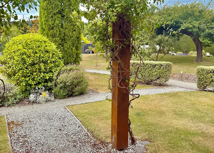 Black Peak View Apartment Wanaka
